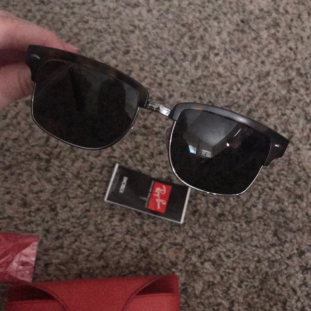 Woman’s Retro Ray Bans Sunglasses